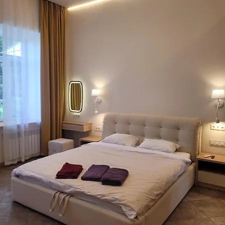 Renovated, Classic, High Ceiling In The Historic Center Of Apartment *