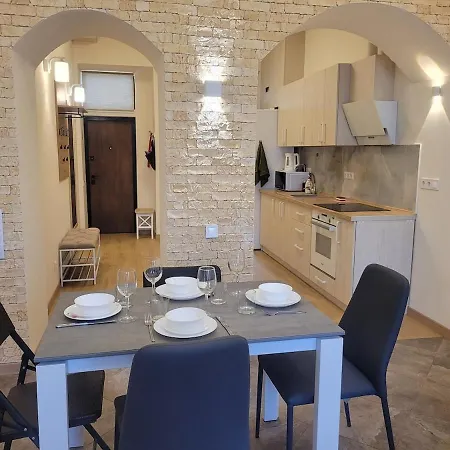 Apartment Renovated, Classic, High Ceiling In The Historic Center Of *