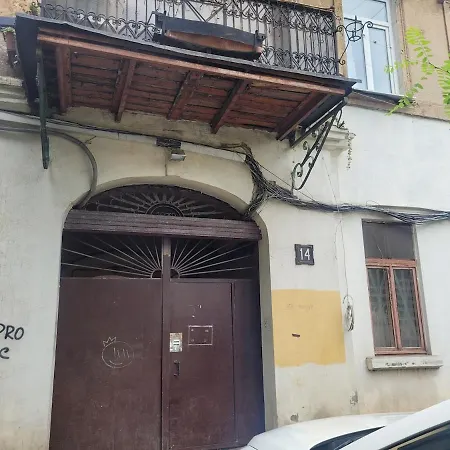Renovated, Classic, High Ceiling In The Historic Center Of Apartment