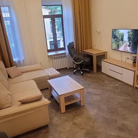 Renovated, Classic, High Ceiling In The Historic Center Of Apartment Odessa